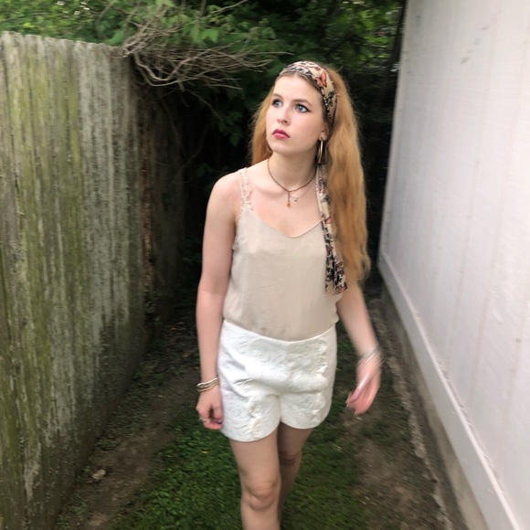 scalloped front panel shorts - Picture 2 of 3